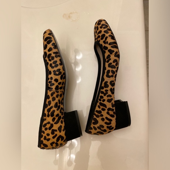 Leopard flats! Barely worn - Picture 4 of 6